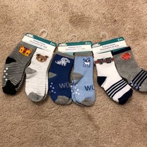 Boys socks fits 2-4T - bundle of 6 pairs NWT